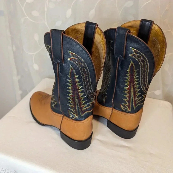 Tony Lama Vintage Leather Cowboy Boots, Tan/Black, Size 9 - Picture 4 of 12